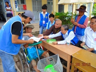 Chương trình khám bệnh tặng quà ở huyện Ba Tri, Bến Tre tháng 8.2013