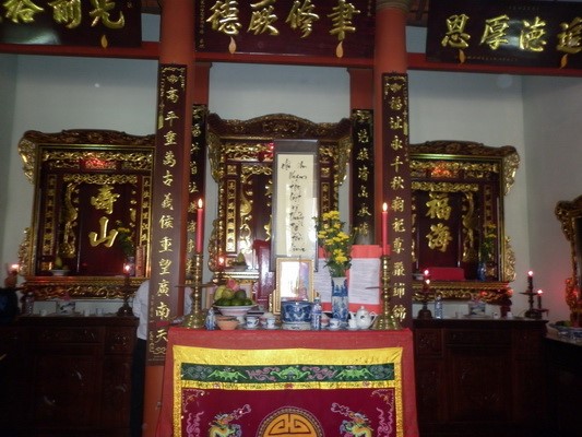 Bàn thờ Hội An-Phạm tộc liệt vị Thủy Tổ tôn linh và Thượng Thủy tổ Phạm Tu